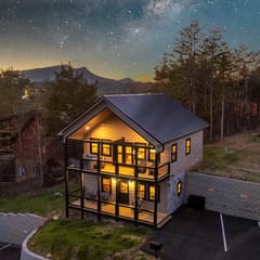 Quiet Dog Friendly Cabin, Hot Tub, Game Room