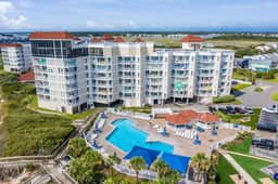 Quiet Oceanfront Condo, Heated Pool And Gym - Image 2