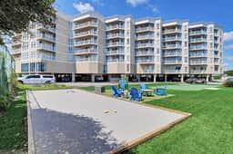 Quiet Oceanfront Condo, Heated Pool And Gym - Image 4