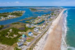 Ocean Views, Hot Tub, 5 En Suites, Dog Friendly - Image 2