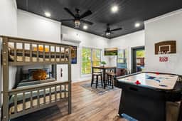 Dog-Friendly Ridge Views, Arcade & Hot Tub - Image 5