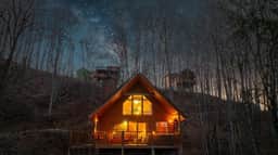 Romantic Cabin · Hot Tub, Jacuzzi, Pool Table - Image 5