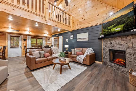 Hot Tub, Pool Table Cabin, No Steep Roads - Image 1