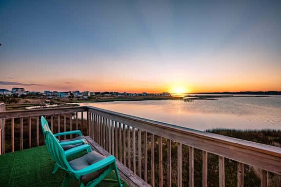 Soundfront Sunset Decks · 5-Min Beach Walk · Pool - Image 1