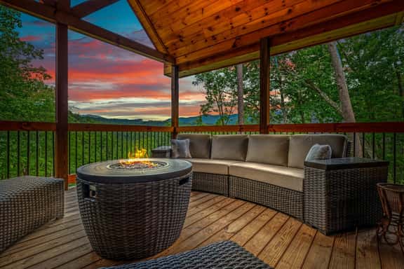 Mountain Views, Hot Tub, Arcade & Fire Pit - Image 1