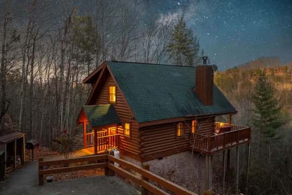 Romantic Cabin · Hot Tub, Jacuzzi, Pool Table - Image 1