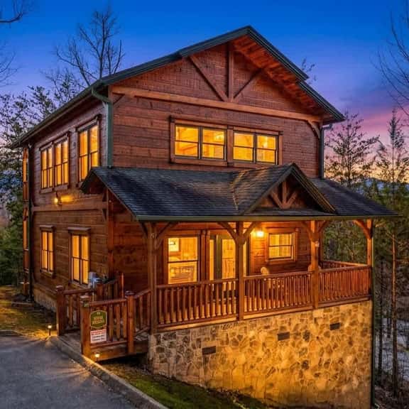 Near Downtown, Mountain Views, Hot Tub, Arcade - Image 1