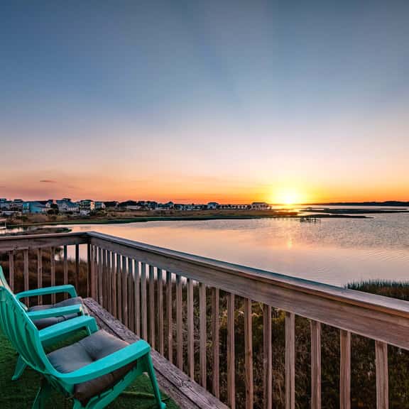Soundfront Sunset Decks · 5-Min Beach Walk · Pool - Image 1