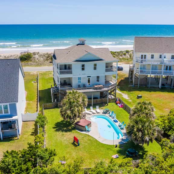Ocean Views, Hot Tub, 5 En Suites, Dog Friendly - Image 1