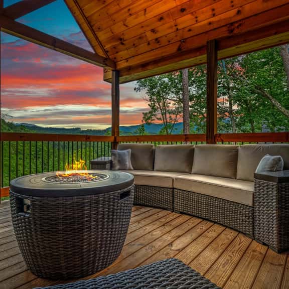 Mountain Views, Hot Tub, Arcade & Fire Pit - Image 1