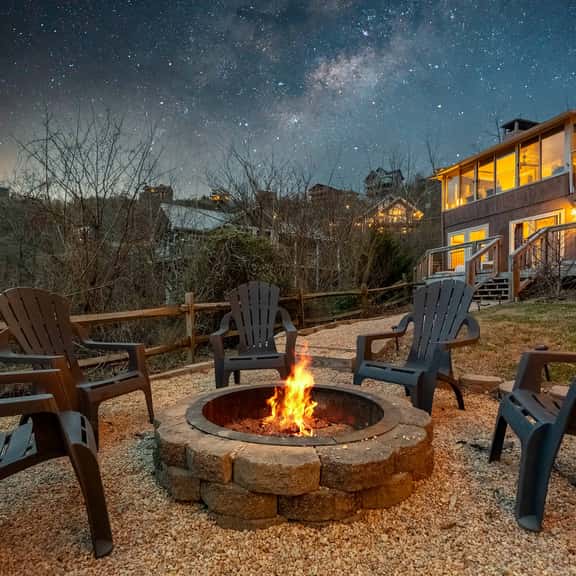 Mt. LeConte View Chalet · Hot Tub · Fire Pit - Image 1