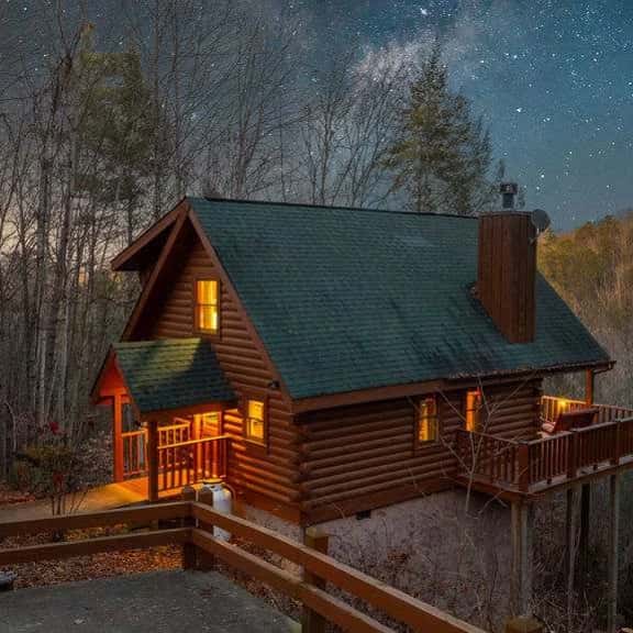 Romantic Cabin · Hot Tub, Jacuzzi, Pool Table - Image 1