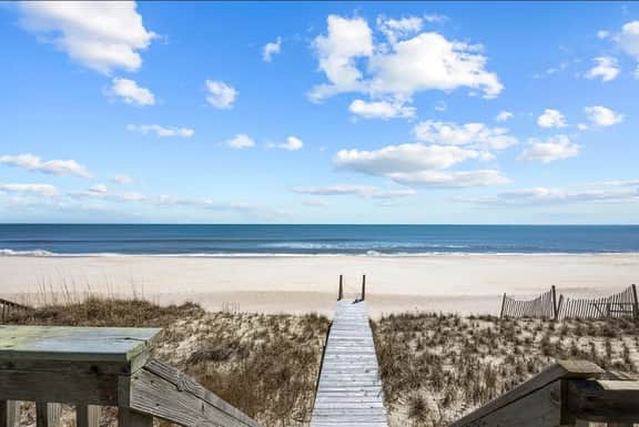 Ocean's Edge: Oceanfront Home, Dog Friendly - Image 3