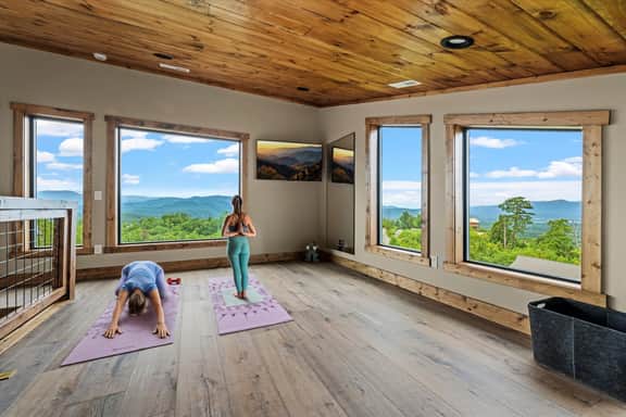 Mountain Views, Hot Tub, 10 Min To Dollywood - Image 5