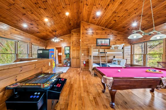Near Downtown, Mountain Views, Hot Tub, Arcade - Image 4