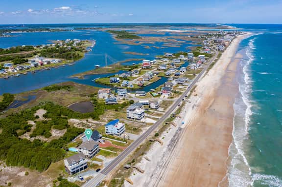 Ocean Views, Hot Tub, 5 En Suites, Dog Friendly - Image 2