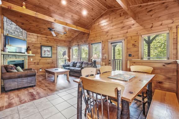Hot Tub, Fireplace, Game Room, 2 Mi To Town - Image 4