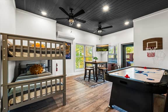 Dog-Friendly Ridge Views, Arcade & Hot Tub - Image 5