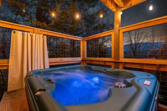 Mt. LeConte View Chalet · Hot Tub · Fire Pit - Image 2