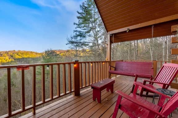 Romantic Cabin · Hot Tub, Jacuzzi, Pool Table - Image 3