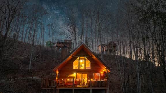 Romantic Cabin · Hot Tub, Jacuzzi, Pool Table - Image 5