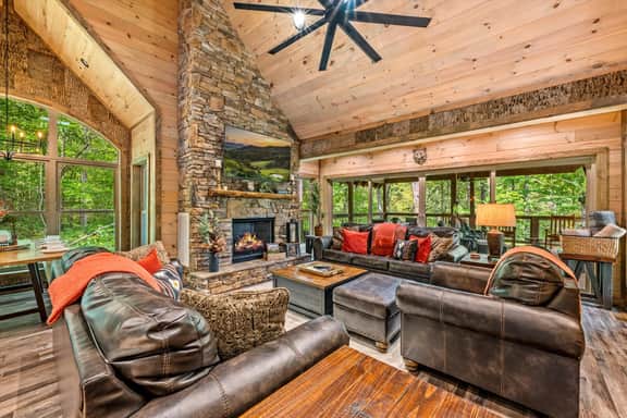 Golf Simulator Cabin · Hot Tub & Game Loft - Image 5